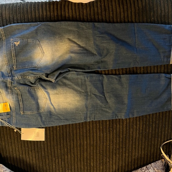 Women’s V.I.P. Jeans New W Tags Size 16 W Destructed Rolled Hem - Picture 4 of 12